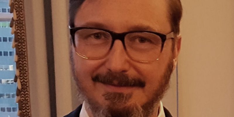 John_Hodgman_at_BookExpo_2017_(35111670055)_(cropped) Cropped